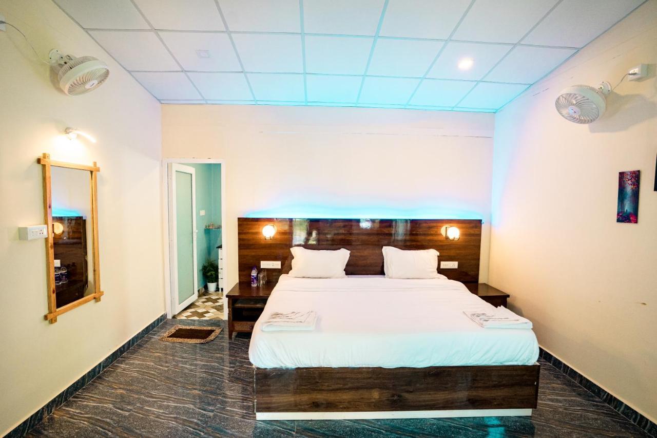 Orange Sky Beach Bungalow Агонда Екстериор снимка