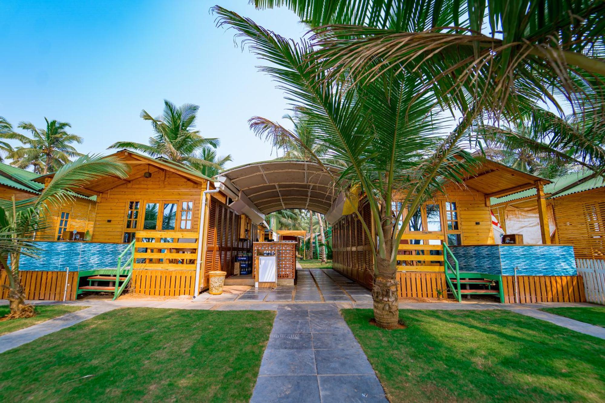 Orange Sky Beach Bungalow Агонда Екстериор снимка