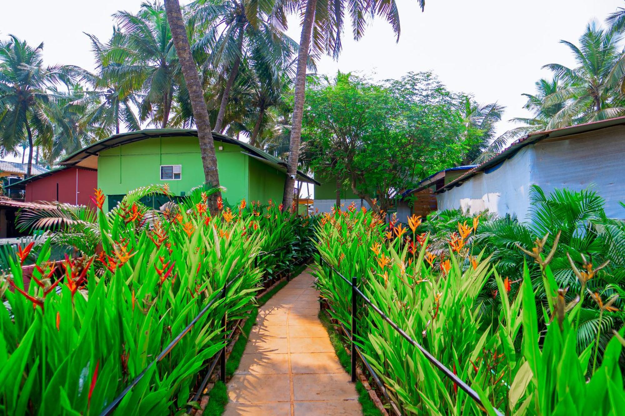 Orange Sky Beach Bungalow Агонда Екстериор снимка