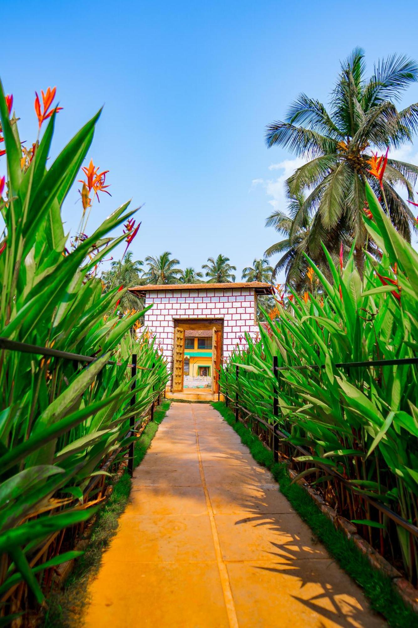 Orange Sky Beach Bungalow Агонда Екстериор снимка